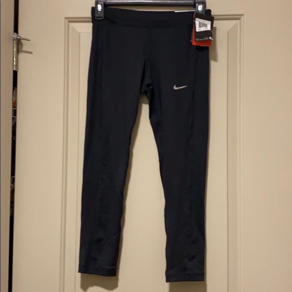 NWT Nike Crop Essential Black Dri Fit Leggings XS - Picture 2 of 8